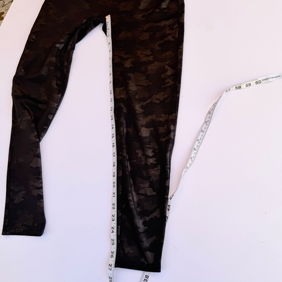Woman’s Spanx Brand Stretch Pants Black Camo Size 2X​ - Picture 6 of 6